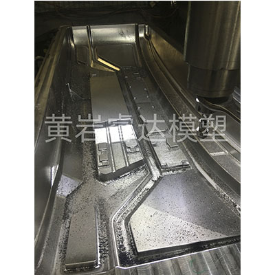 保險(xiǎn)杠加工